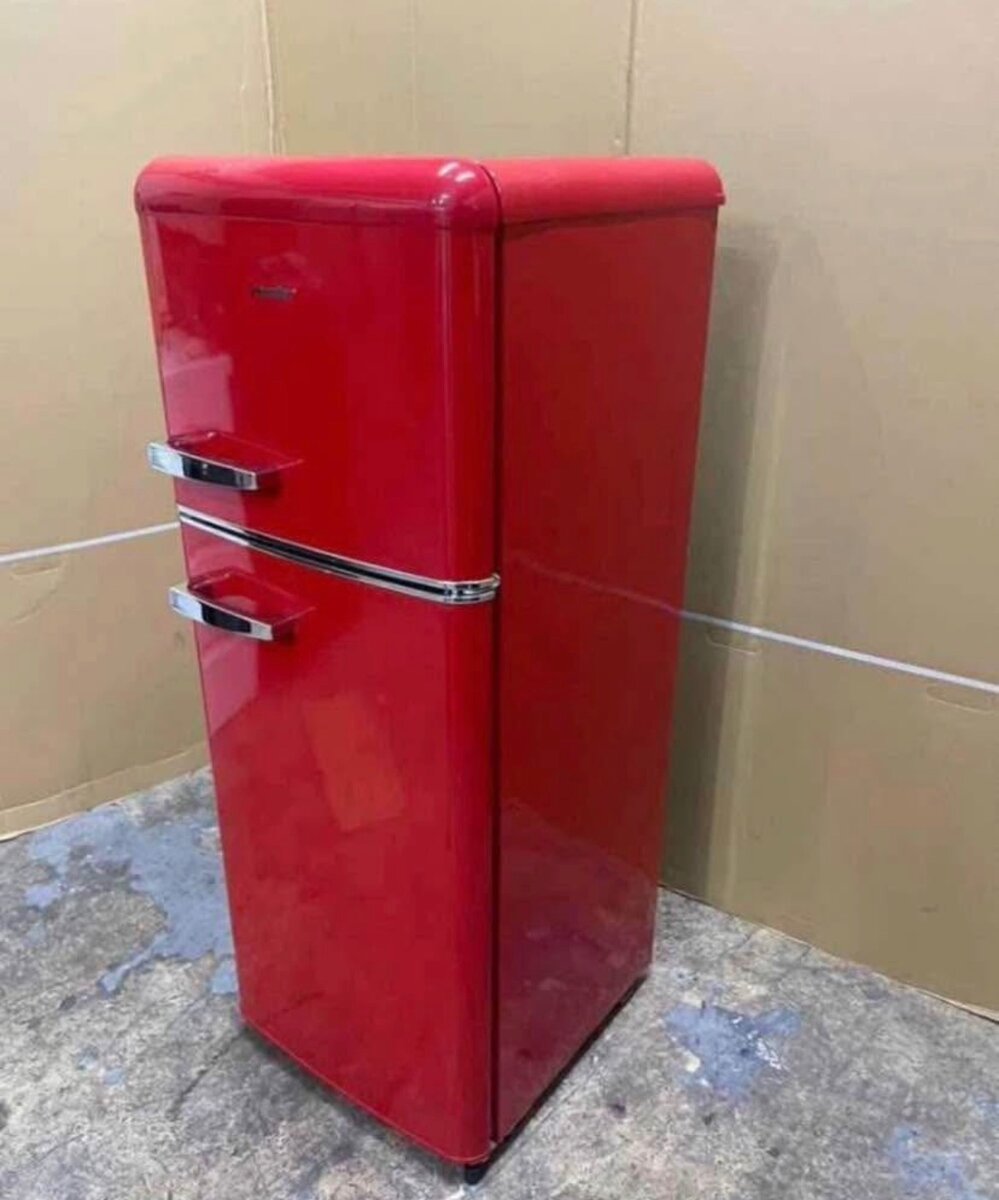 Réfrigérateur rétro rouge