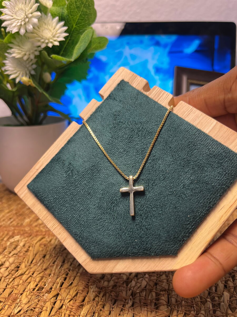 Collier croix élégante