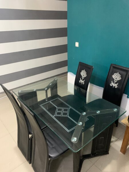 Table à manger en verre moderne