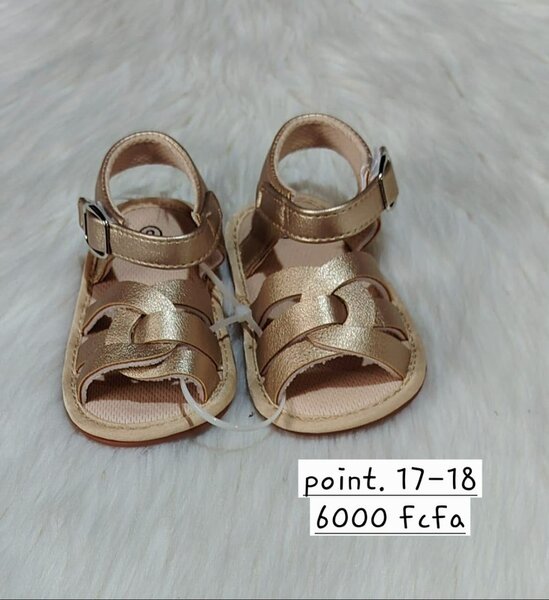 Sandales bébé dorées