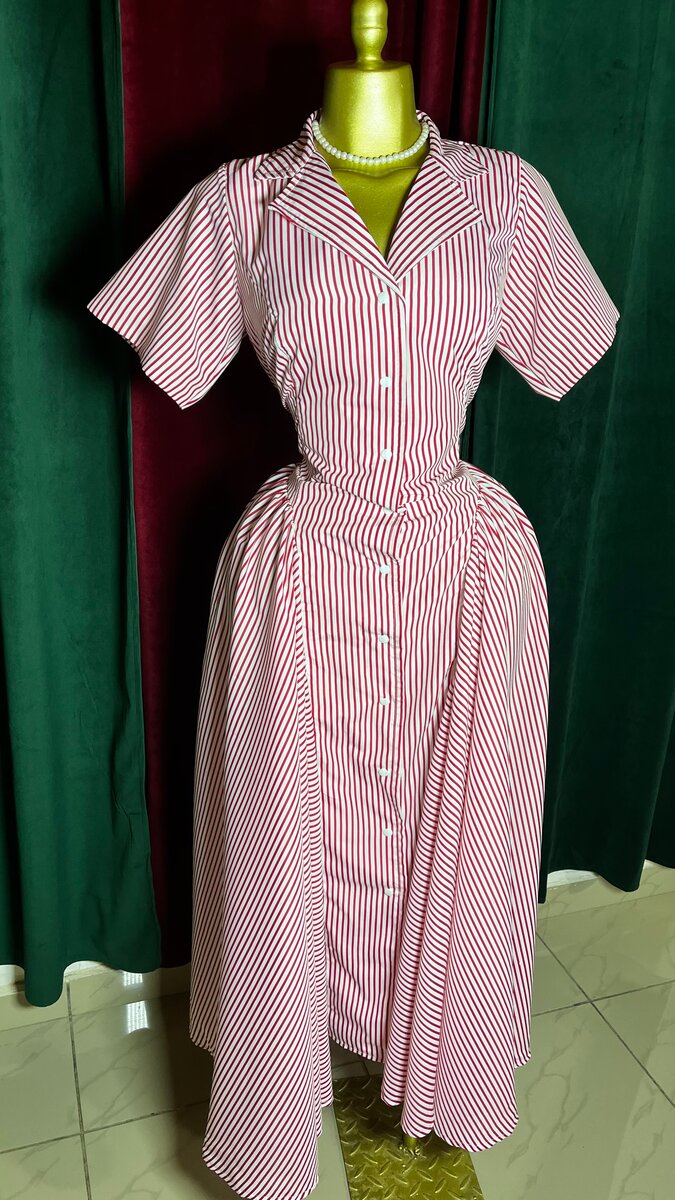 Robe rouge rayée