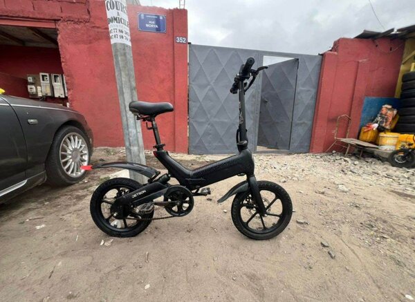 Vélo électrique compact pliable
