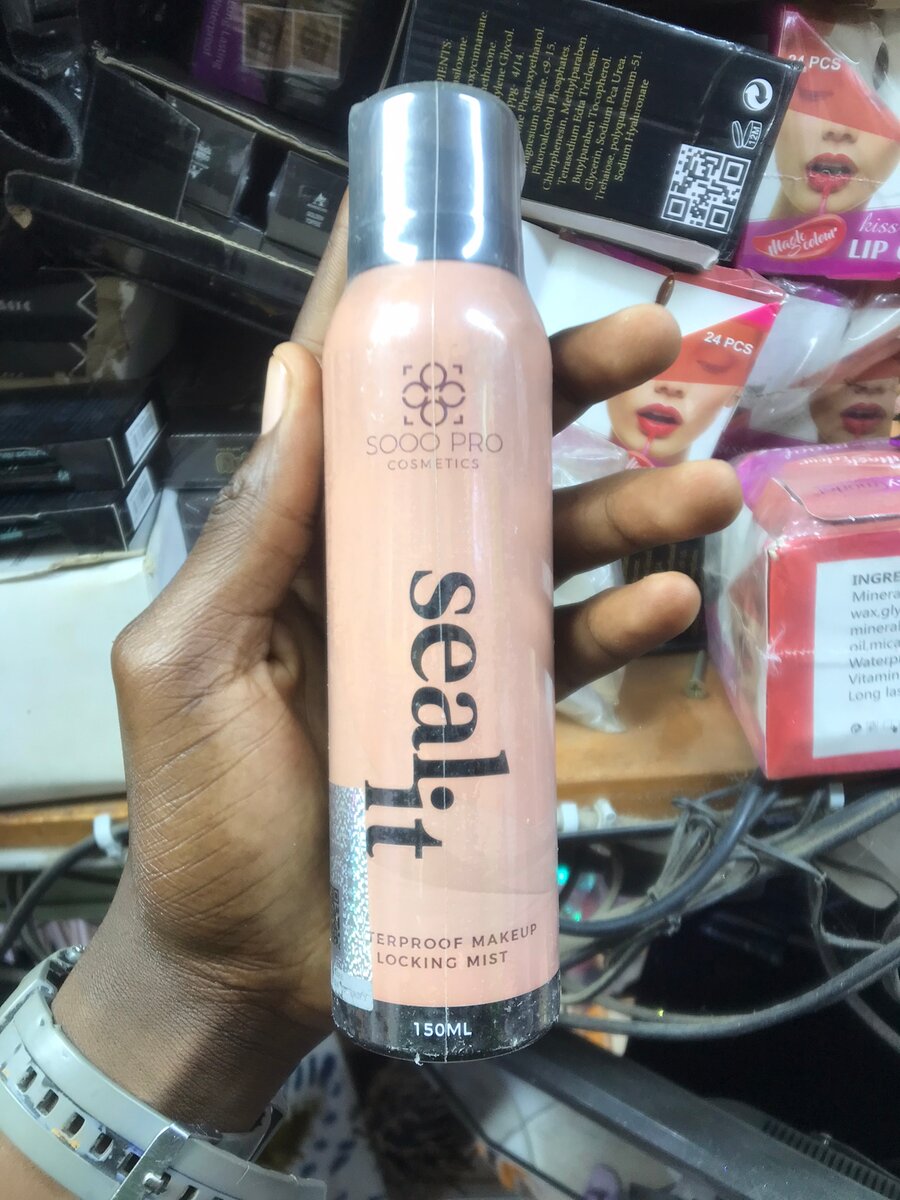 Brume fixante maquillage imperméable