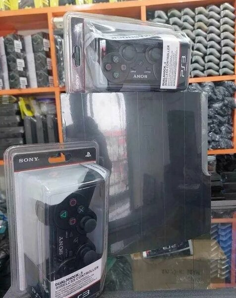 Sony PS3 avec manettes