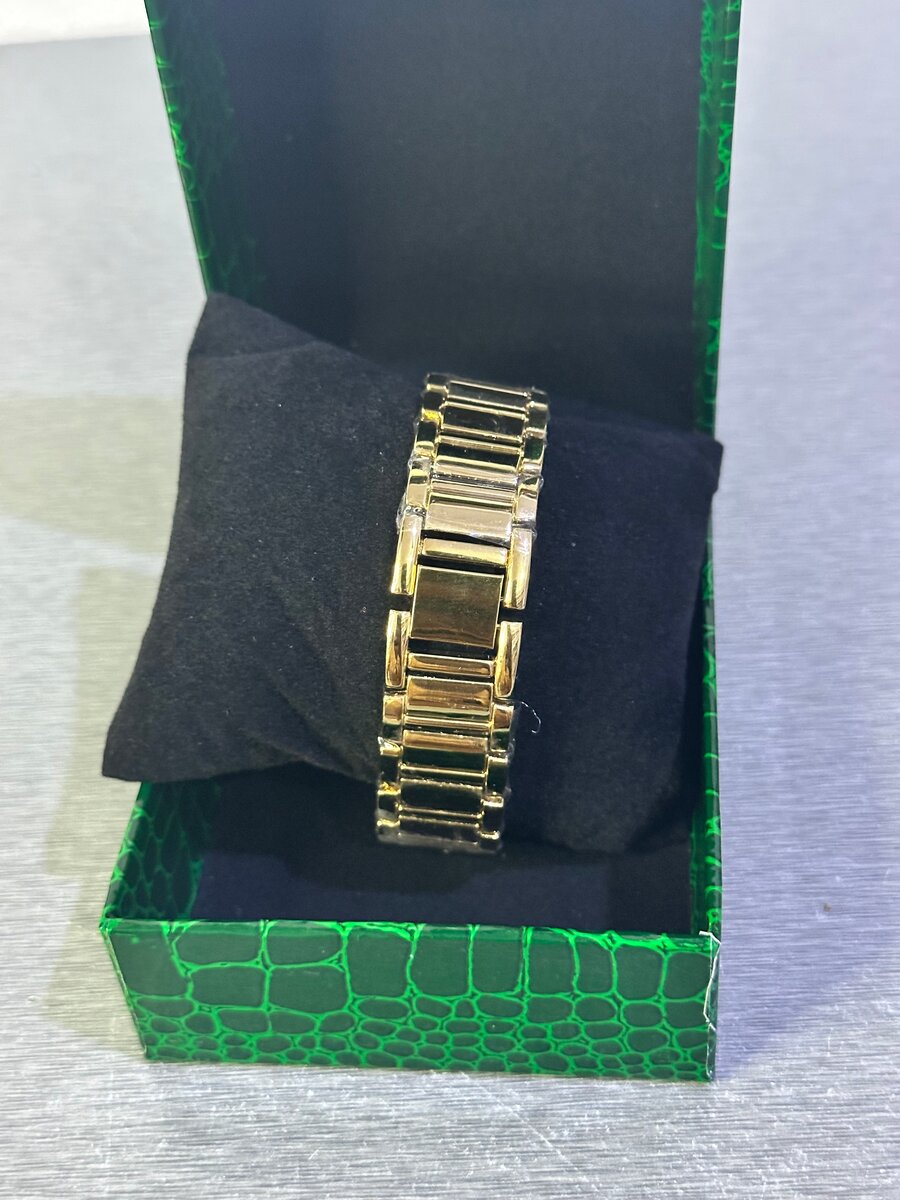 Montre élégante femme