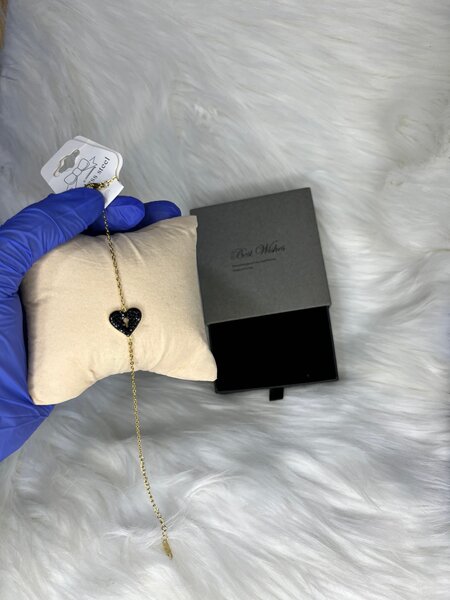 Bracelet doré avec pendentif