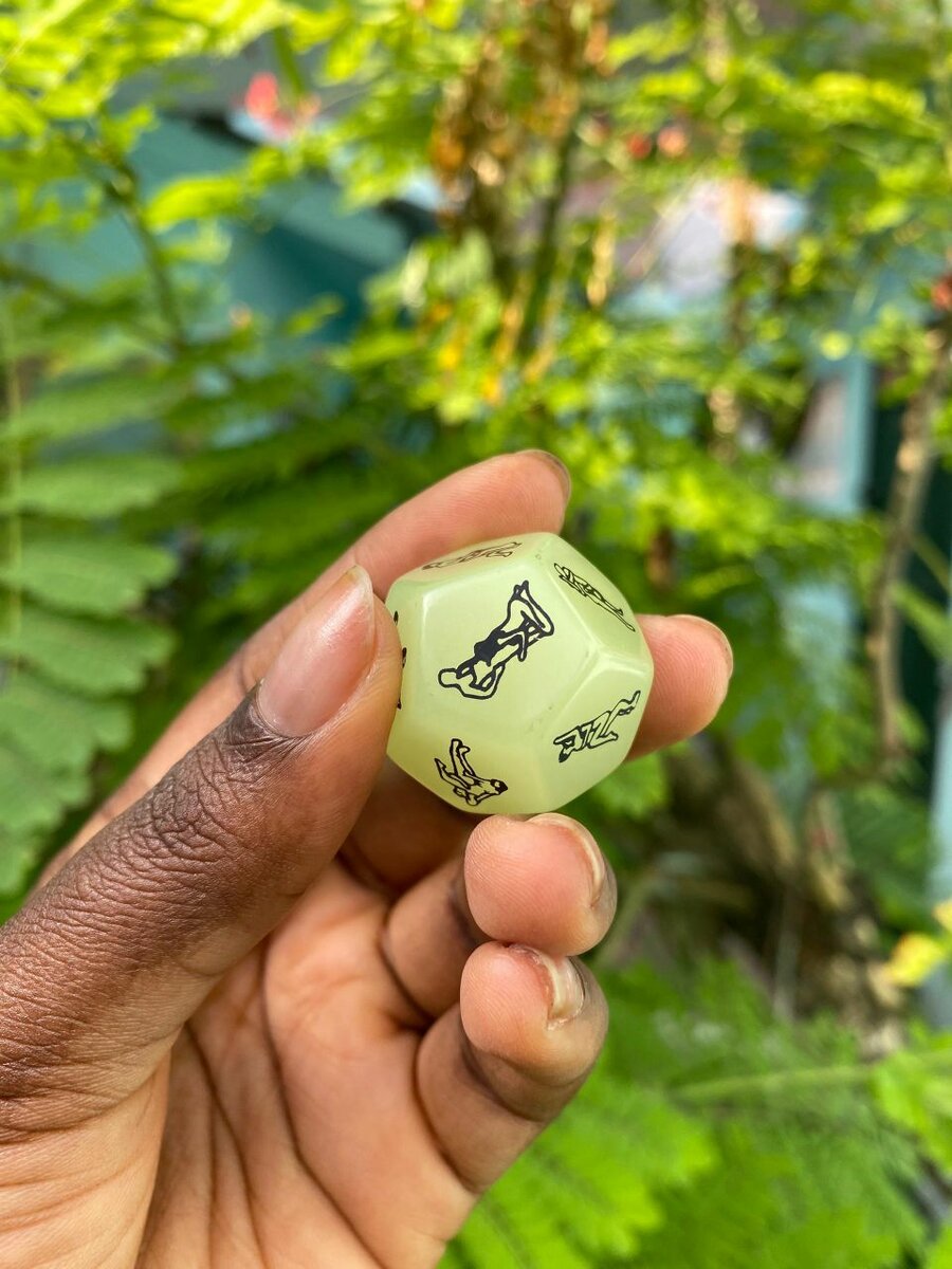 Dé fluorescent pour couples