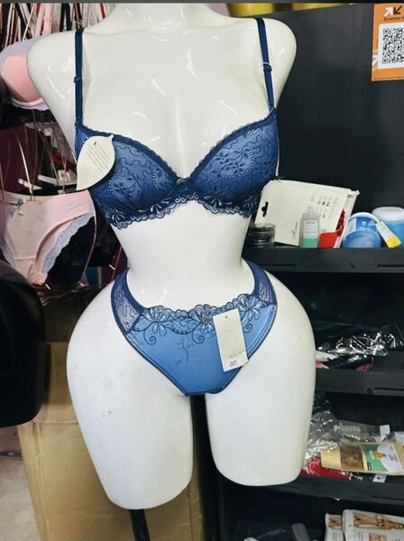 Ensemble de lingerie en dentelle bleue