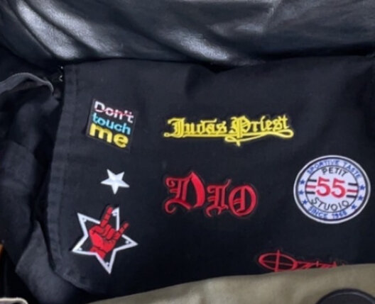 Sac bandoulière rock patchs