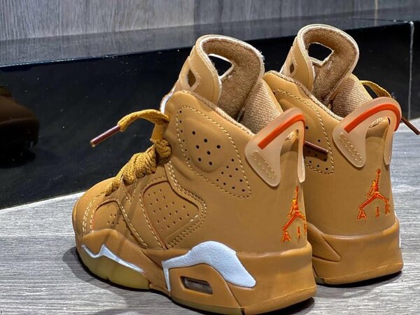 Baskets Enfant Jordan Beige