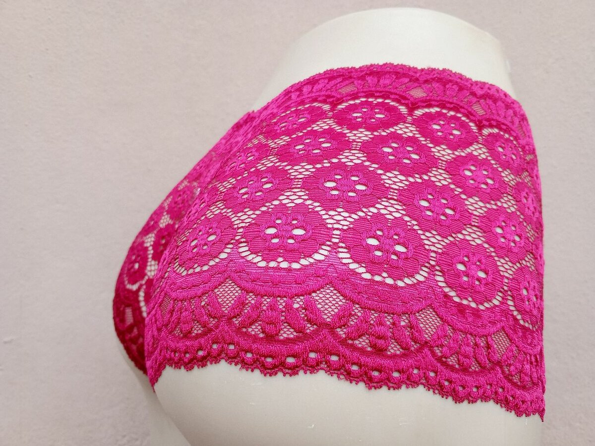 Culotte en dentelle féminine