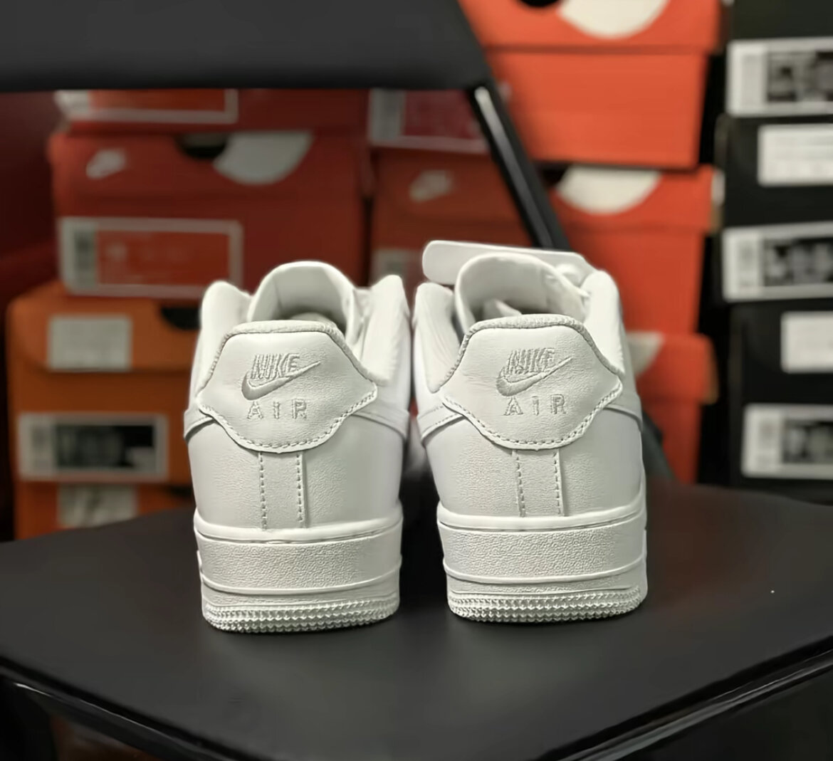 NIKE AIR FORCE 1