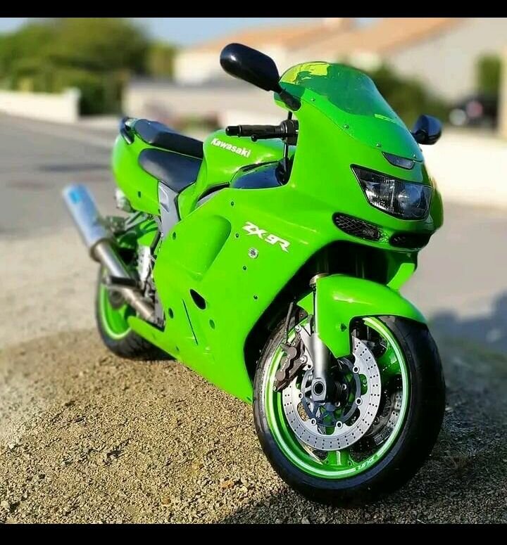 Kawasaki ZX9R moto verte