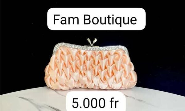 Élégante Pochette Matelassée