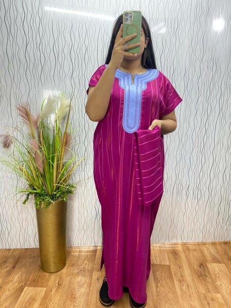 Caftan en soie rayé coloré