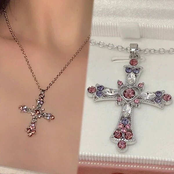 Collier croix élégant strass