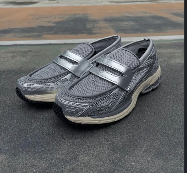 Chaussures de sport argentées