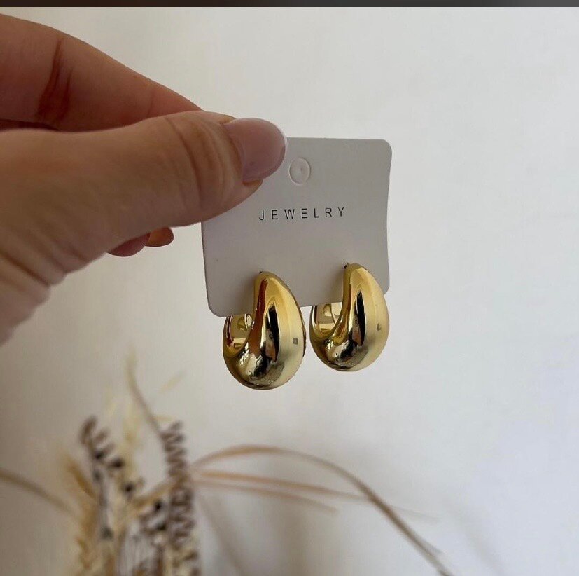 Boucles d'oreilles dorées élégantes