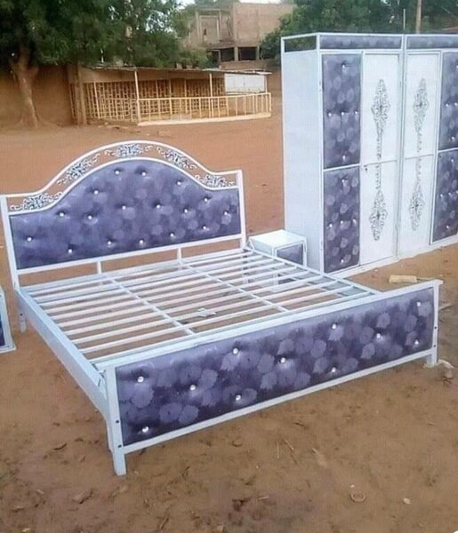 Lit double moderne capitonné