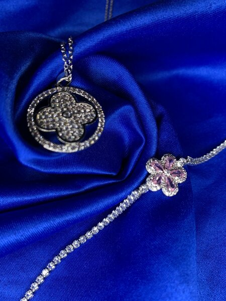 Silver Necklace with Flower Pendant