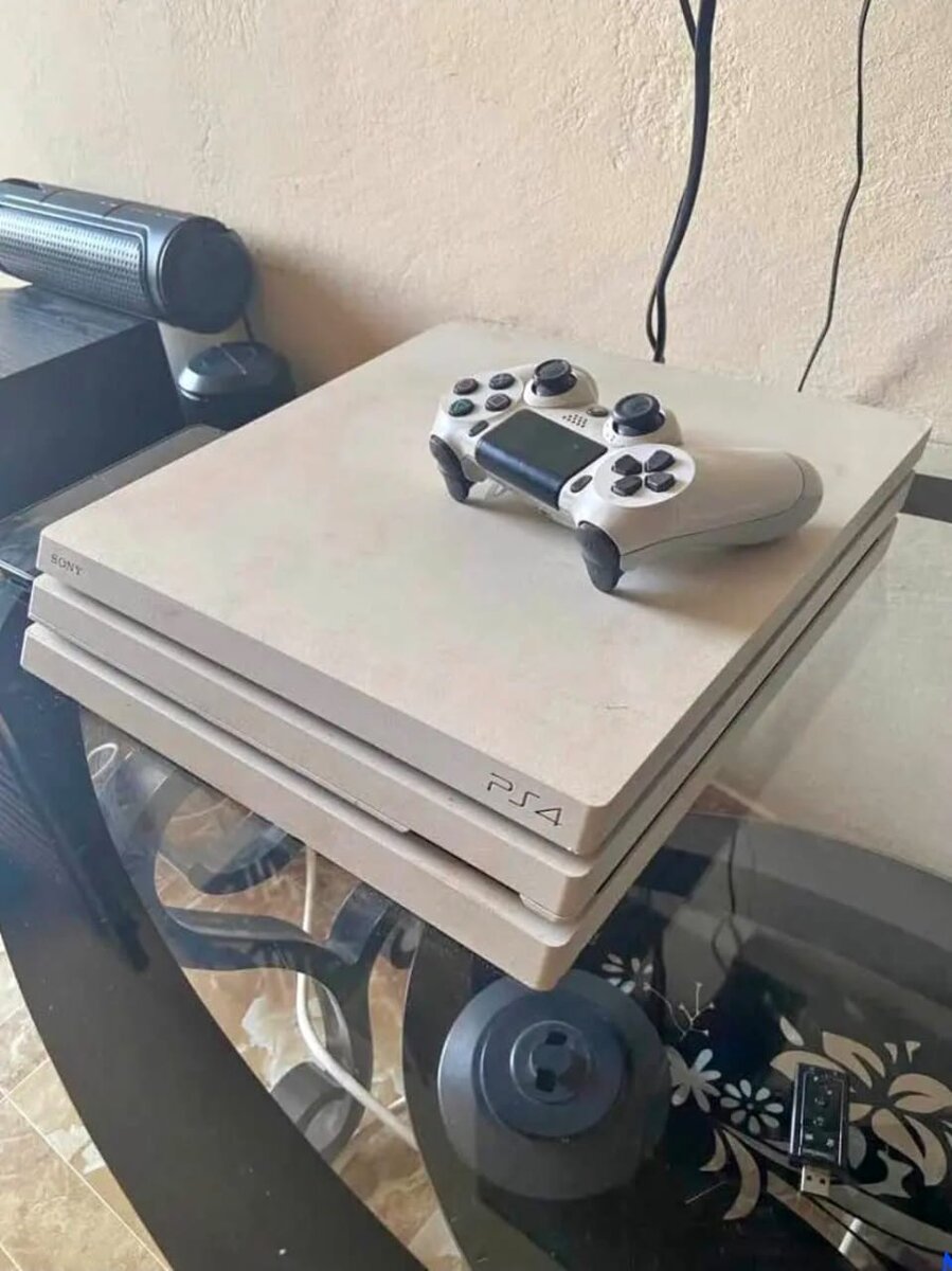 Console PS4 Slim 500 Go avec manette