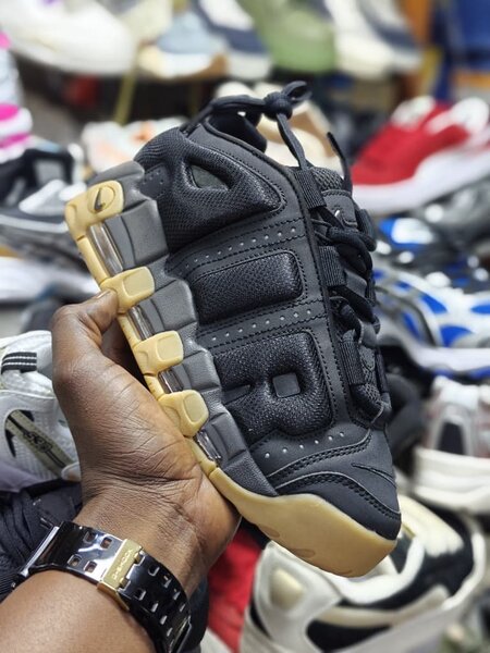 Baskets noires urbaines