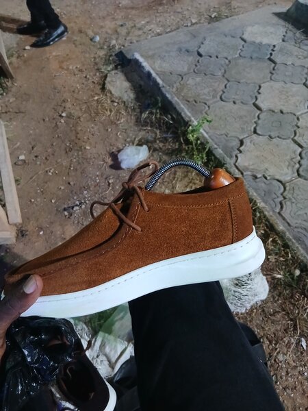 Chaussures en daim marron