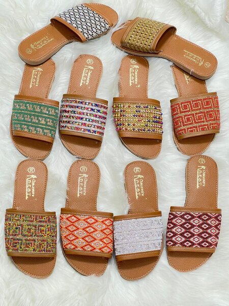 Sandales festivales élégantes