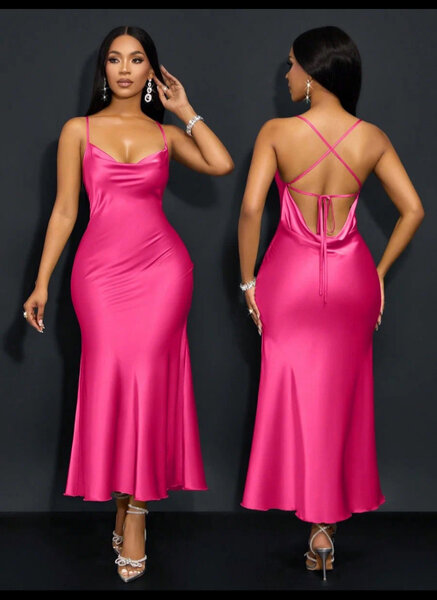 Robe satin dos nu élégante