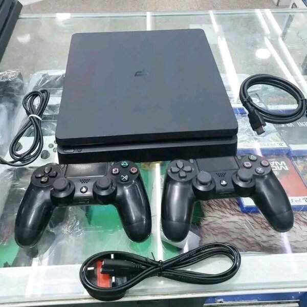 Console de jeux PlayStation 4