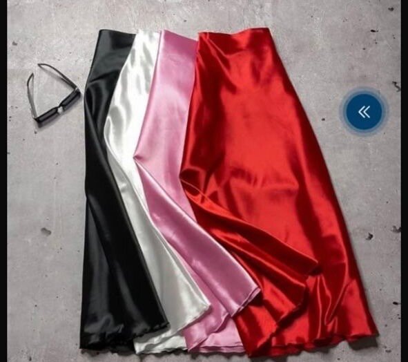 Ensemble de 4 jupes satinées