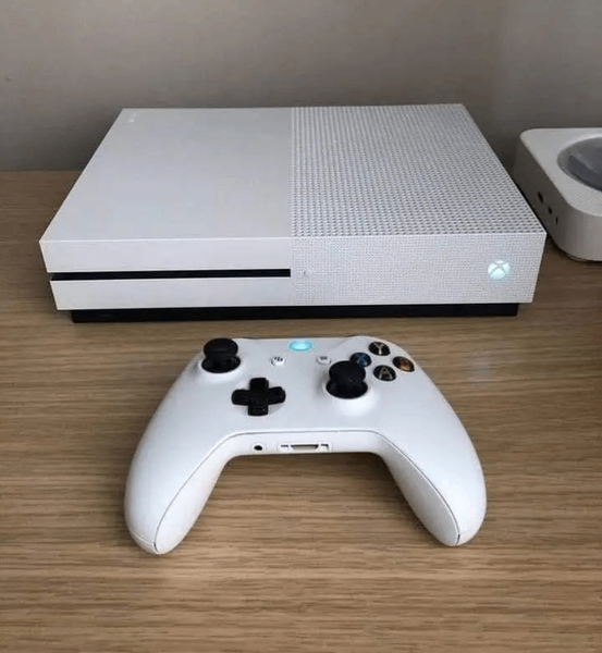 Console de jeu Xbox One S