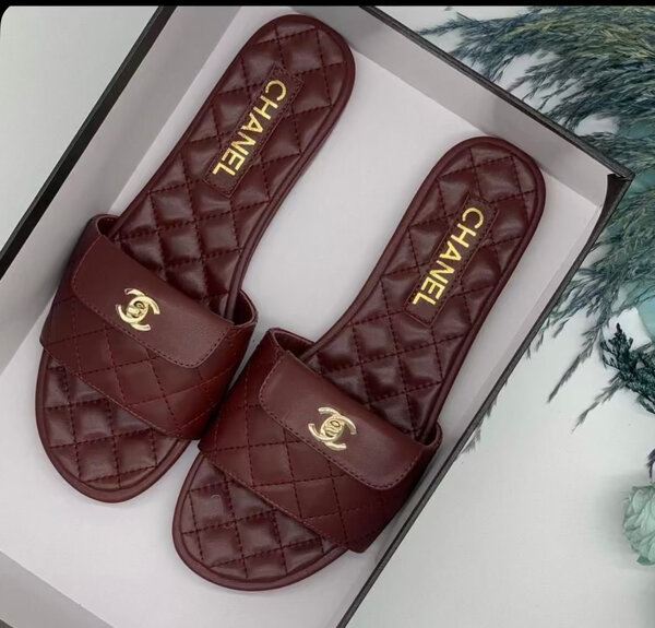 Chaussons en cuir matelassé