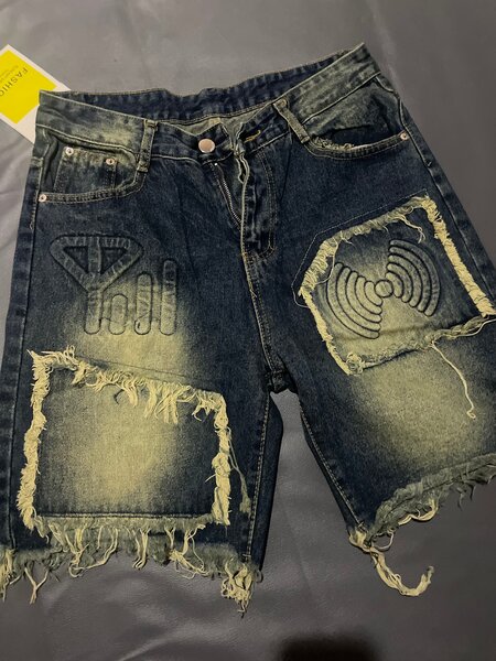 Shorts en jean déchiré tendance