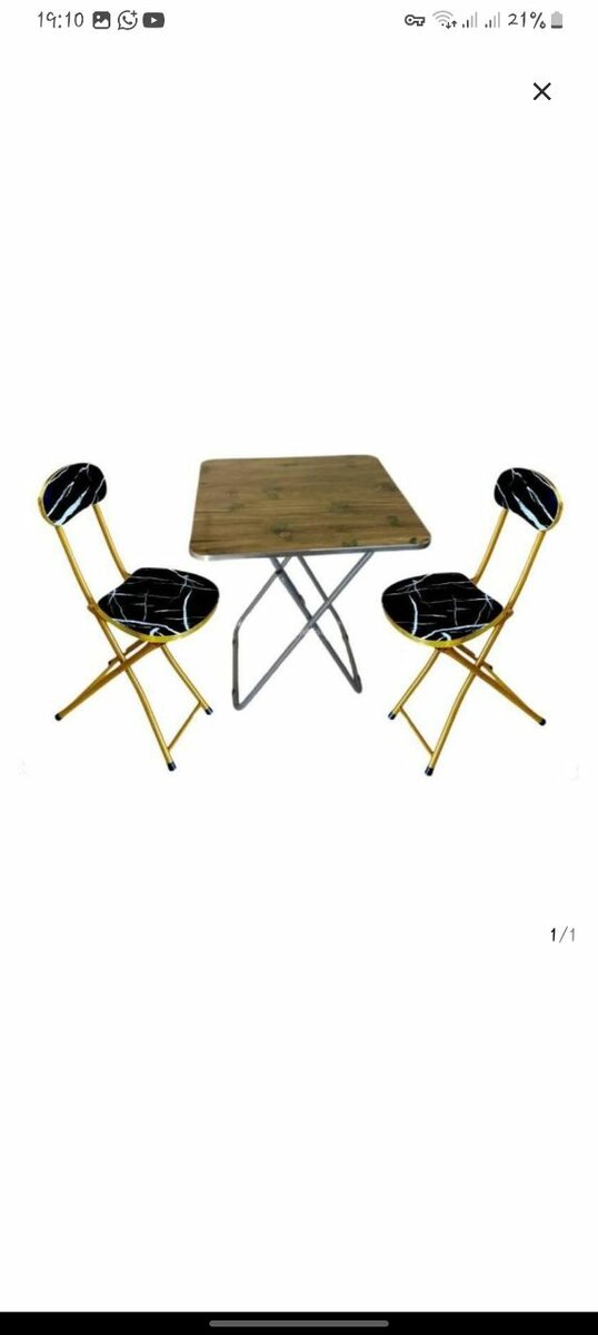 Table et chaises pliantes élégantes