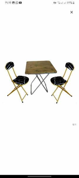 Table et chaises pliantes élégantes