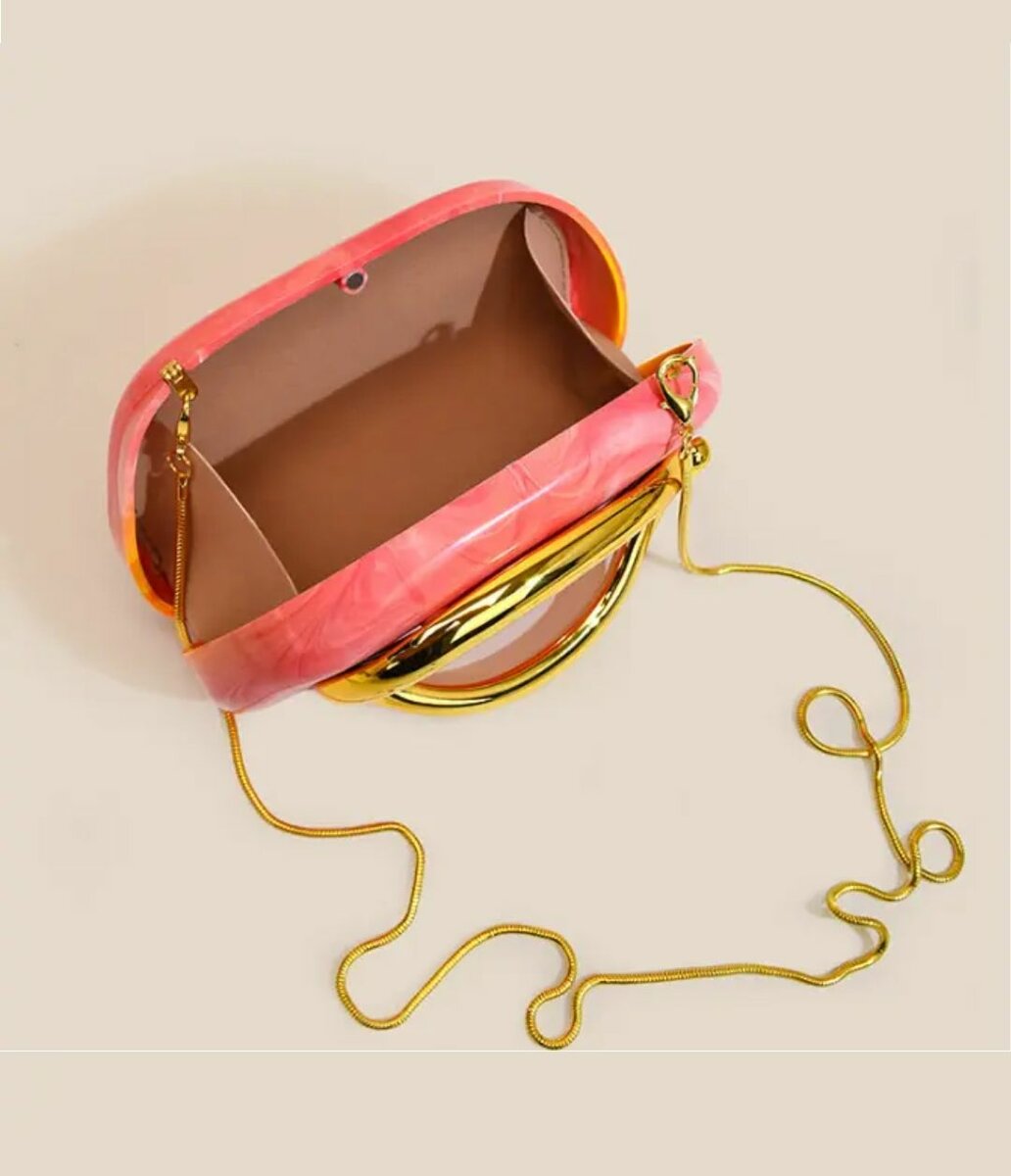 Sac à main chic avec chaîne