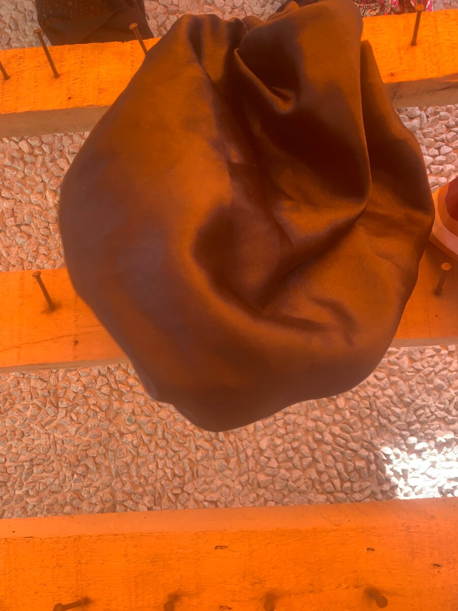 Bonnet en satin réversible