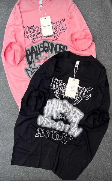 T-shirts avec logos stylisés