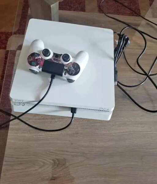 Console PS4 Slim blanche