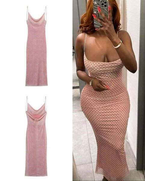 Robe moulante à pois rose