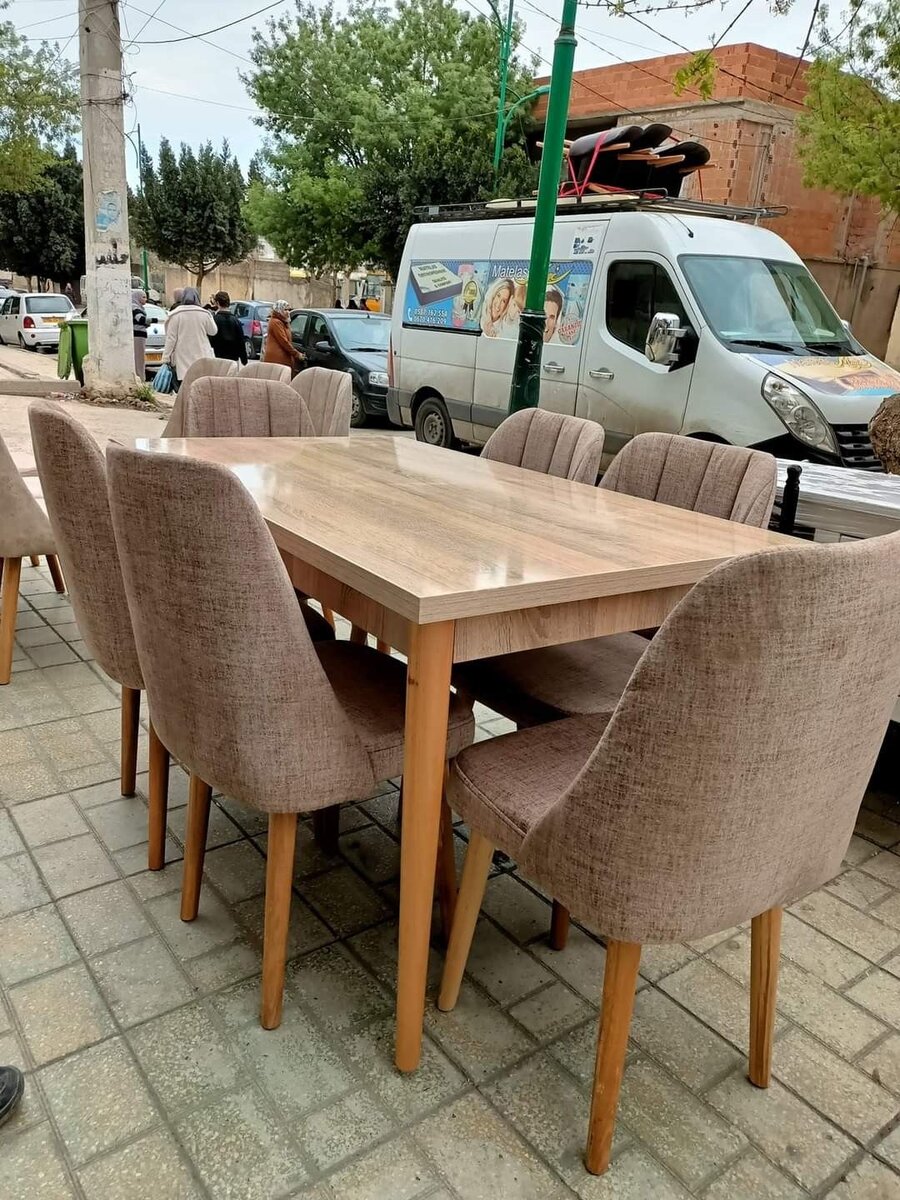 Ensemble table et chaises en bois