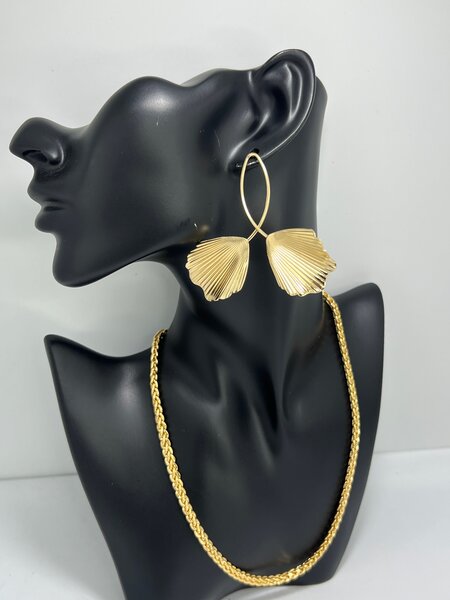 Boucles d'oreilles dorées élégantes