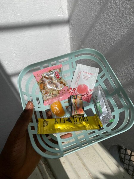 Panier de confiseries variées