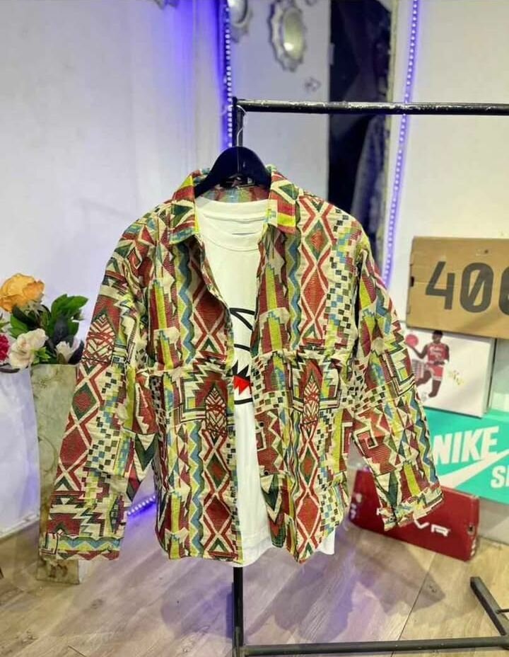 Chemise à motifs ethniques