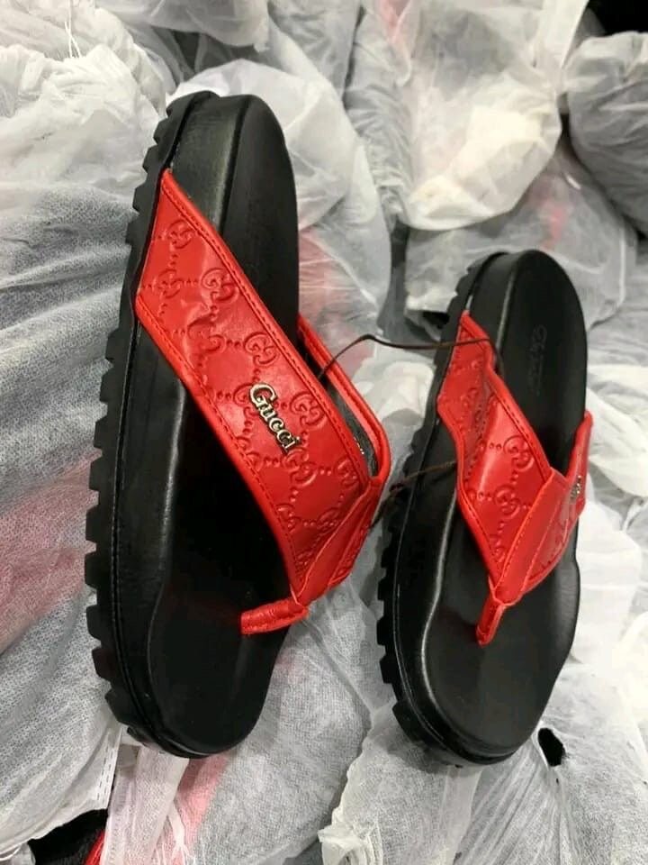 Claquettes de luxe élégantes