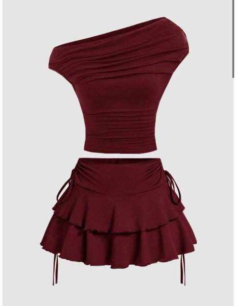 Ensemble jupe et haut à épaules dénudées