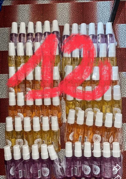 Lot de mini parfums colorés