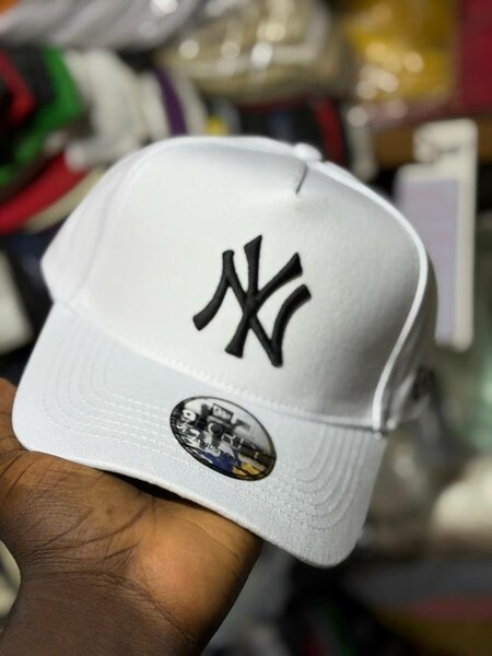 Casquette blanche NY logo