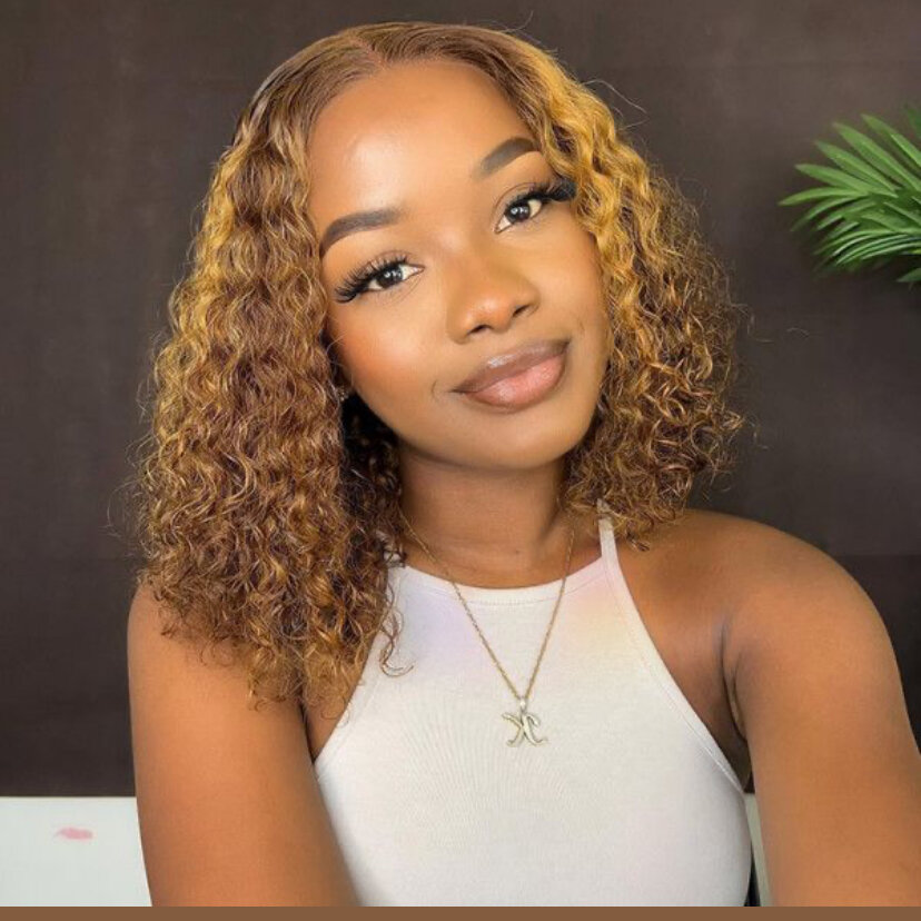 Perruque bouclée colorée